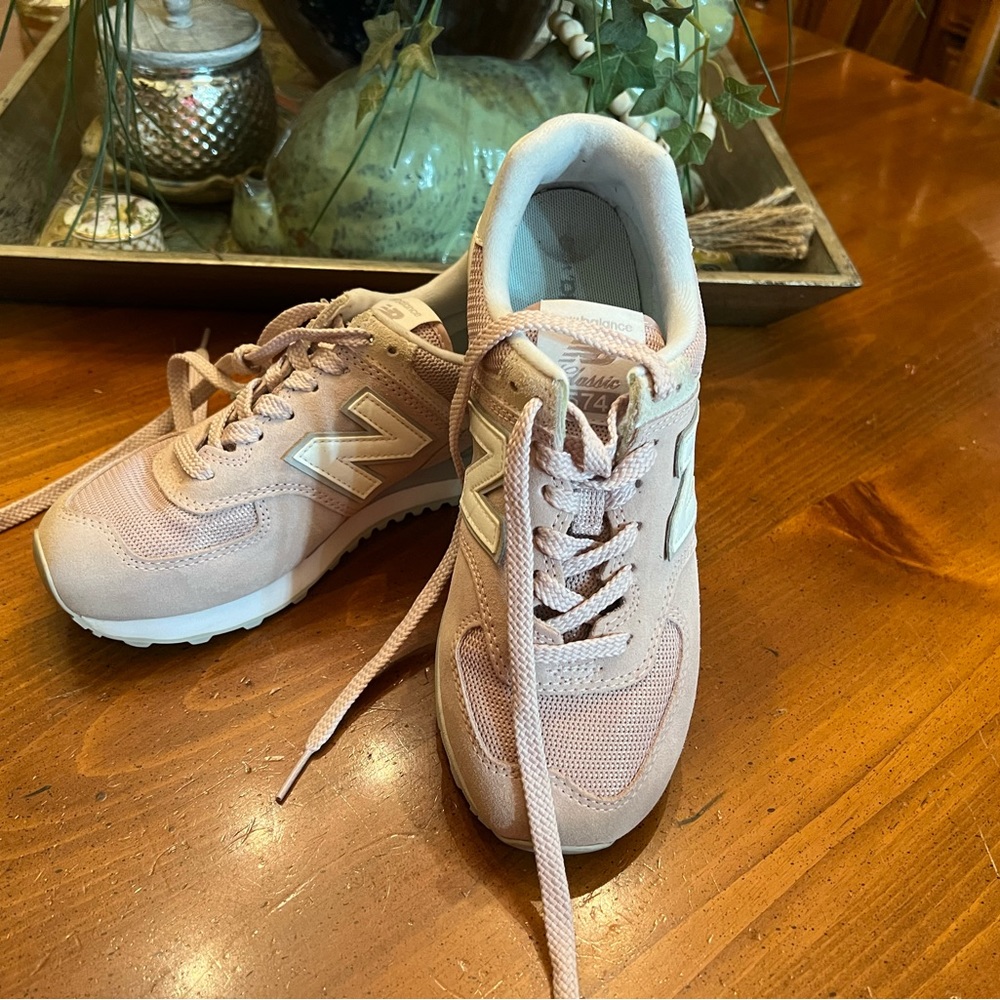 NWOT New Balance Classic 574, size 7